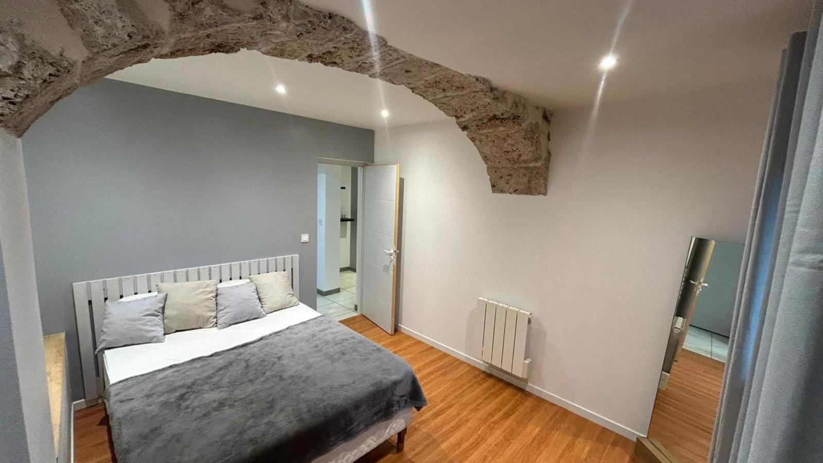 Appartement Paisible Entre Terre Et Mer Cabrieres  المظهر الخارجي الصورة
