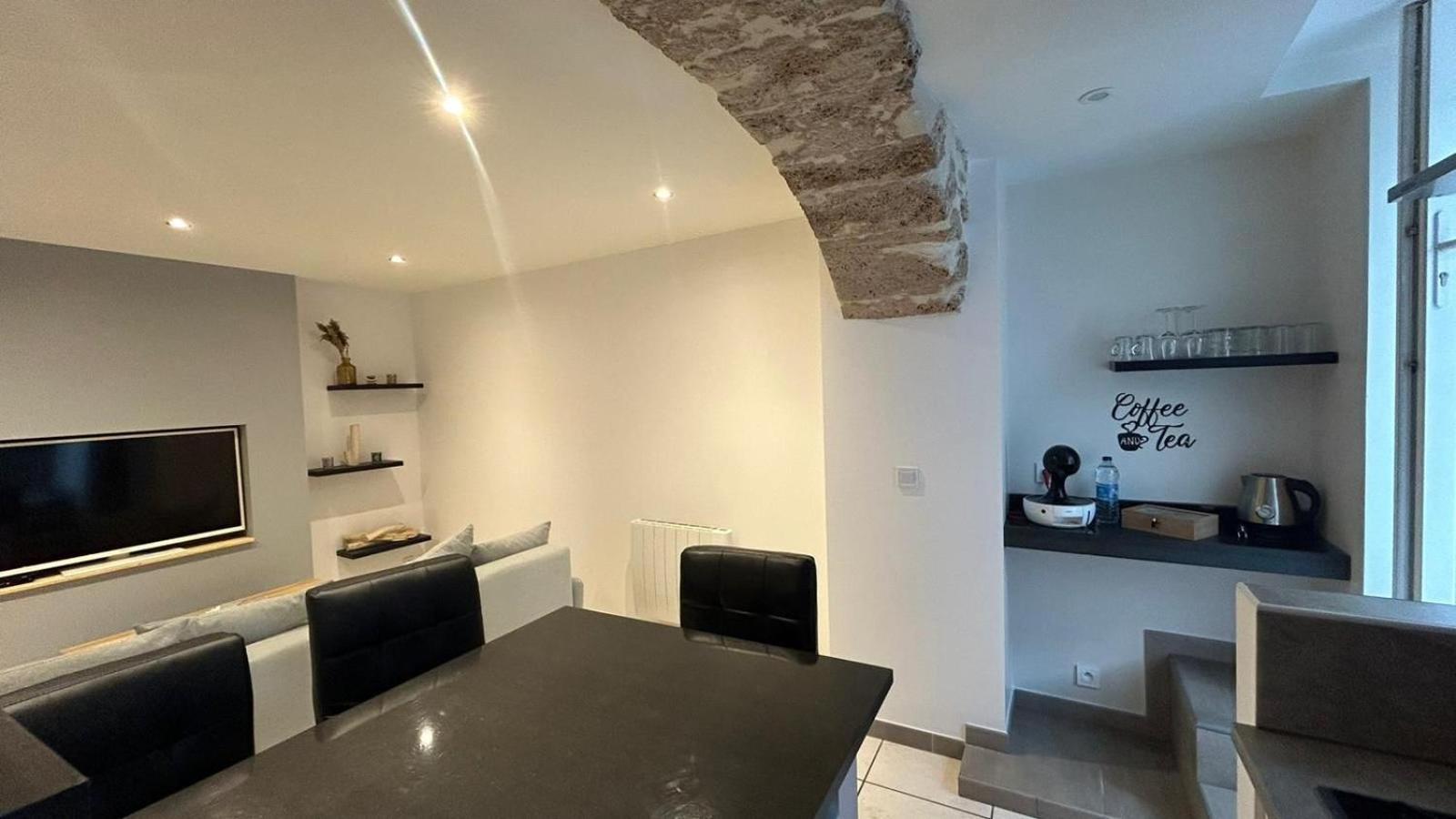 Appartement Paisible Entre Terre Et Mer Cabrieres  المظهر الخارجي الصورة